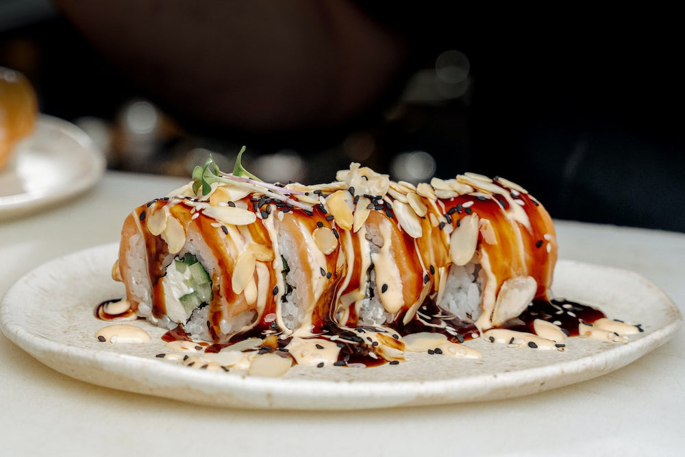 Sushi con salsa de almendras Xihuitl